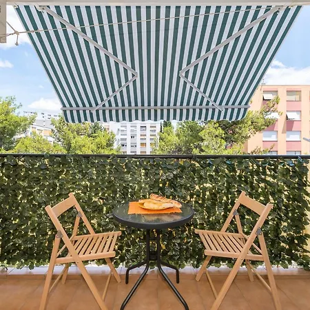 דירה A Quiet With Balcony In About 15 Minutes Walk From The Old Center And *