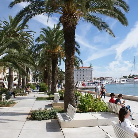 A Quiet With Balcony In About 15 Minutes Walk From The Old Center And Daire Split